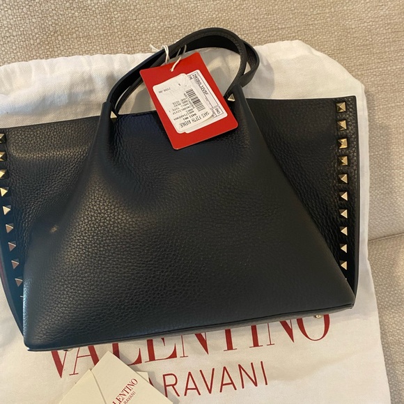 Valentino Garavani Small Rockstud Leather black Tote. - Picture 4 of 16